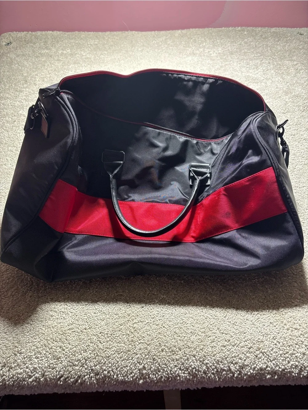 Ralph Lauren Polo Weekend Hand Bag travel Weekender Black and Red duffle.